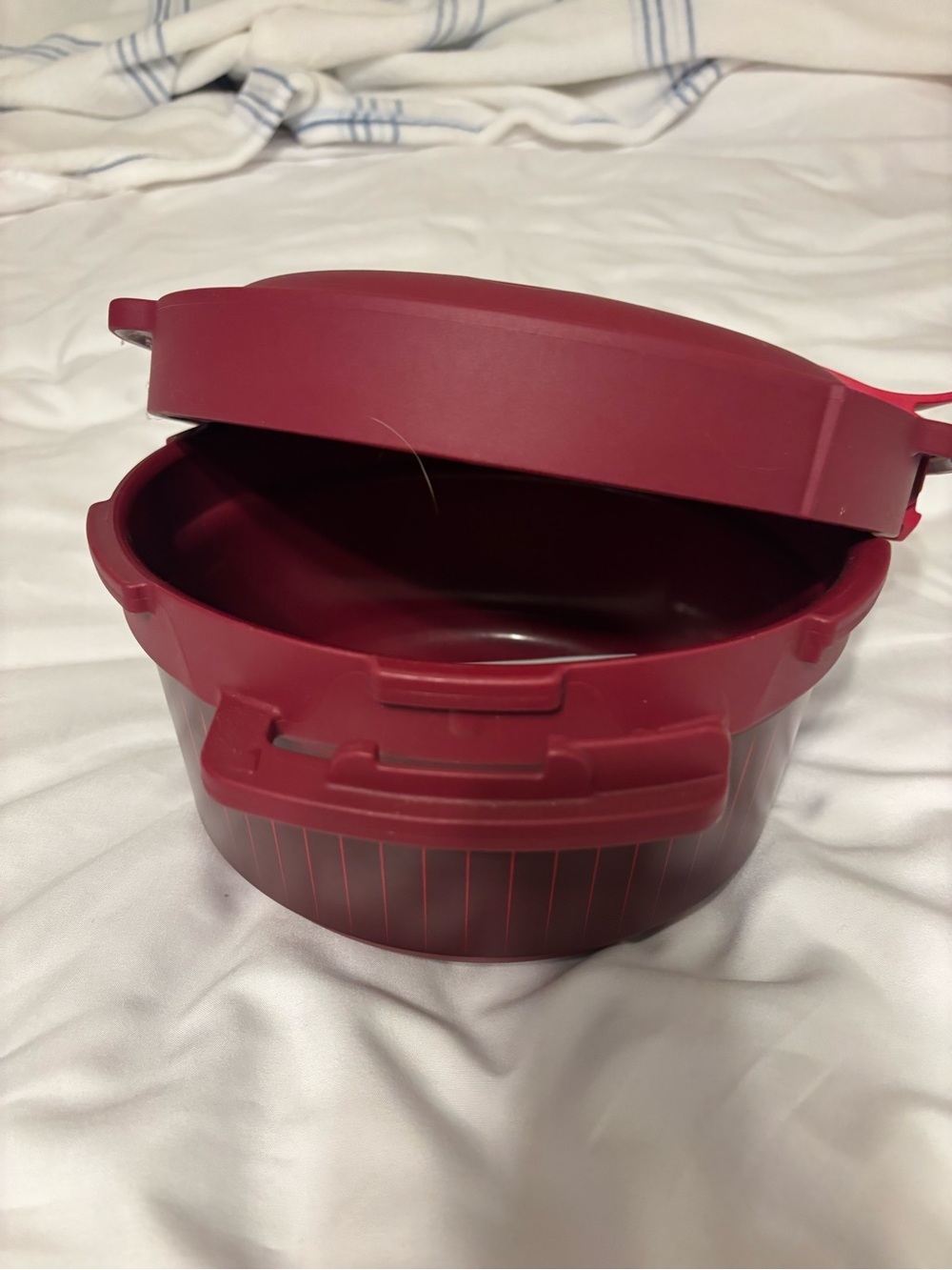 Tupperware Microwave Pressure Cooker Burgundy Complete w/ Manual 3 Qt MicroPro - Picture 4 of 8
